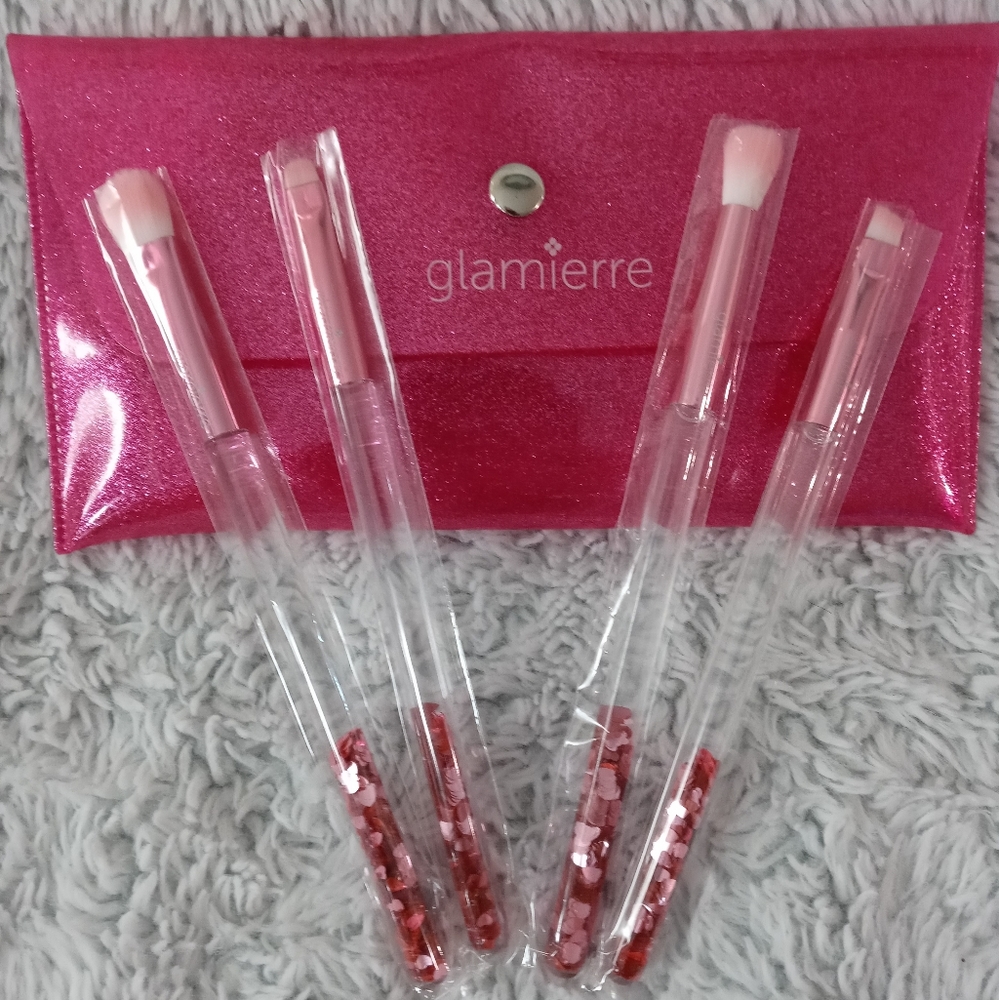 Glamierre floating heart brush set